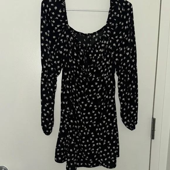 Elegant Black Floral Dress - Picture 1 of 4